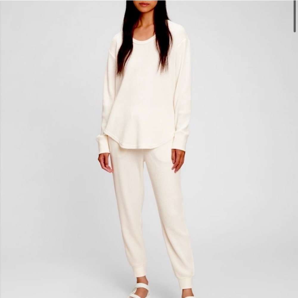 Gap Cream Waffle Knit Long Sleeve and Waffle Knit Pant Set Size Medium